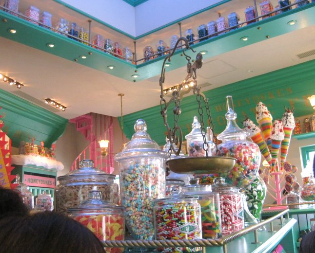 Inside Honeydukes! Look at all that sweet, sweet candy!